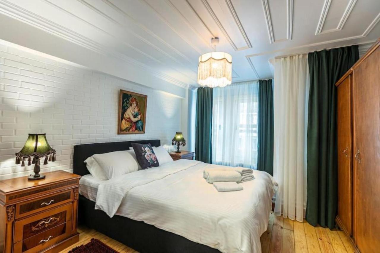 Historical 4-Br Home Steps From Besiktas Stadium & Bosphorus Views - Prime Nisantasi Location! Estambul Exterior foto