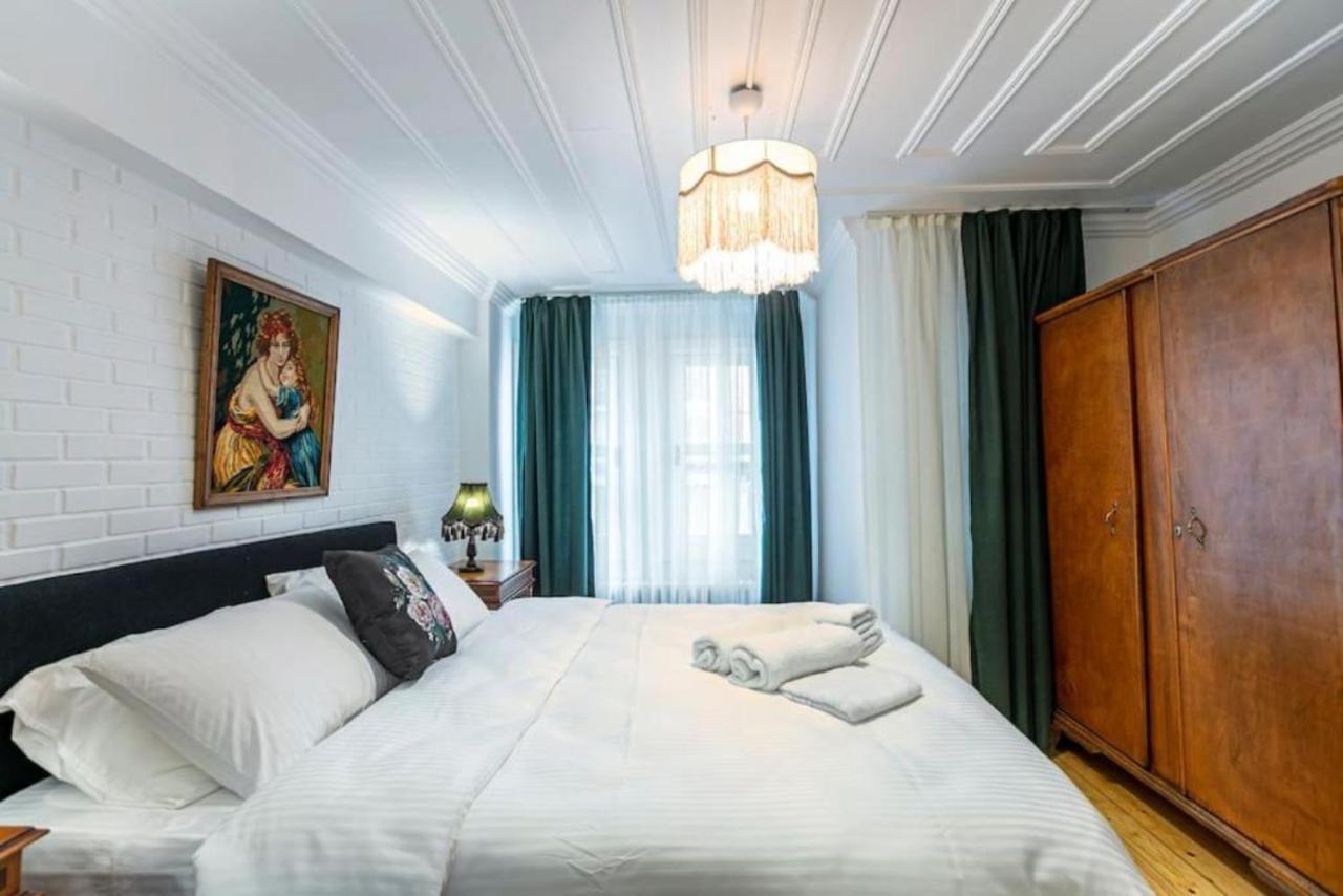 Historical 4-Br Home Steps From Besiktas Stadium & Bosphorus Views - Prime Nisantasi Location! Estambul Exterior foto