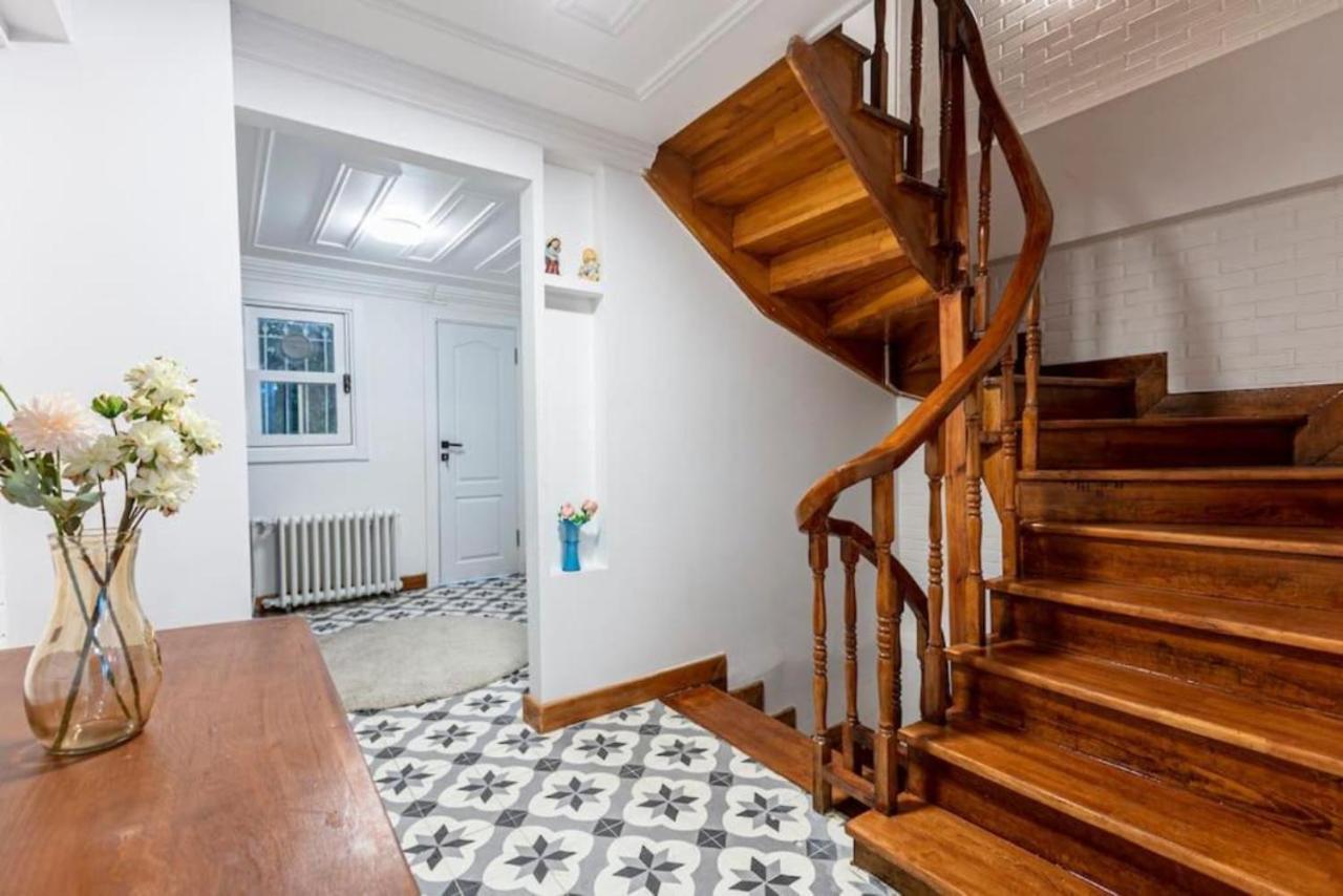Historical 4-Br Home Steps From Besiktas Stadium & Bosphorus Views - Prime Nisantasi Location! Estambul Exterior foto